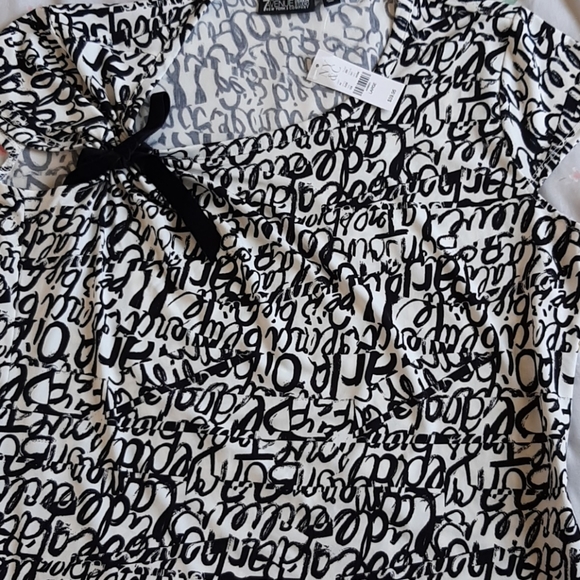 NWT New York and Company L top - Picture 4 of 4